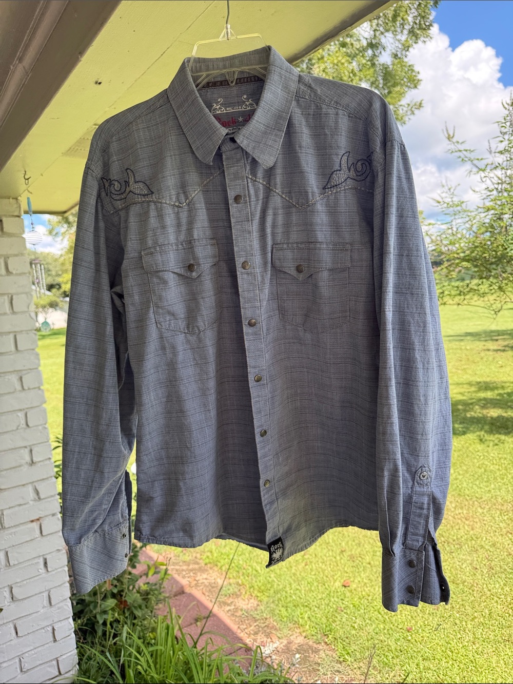 Men's Rock 47 Wrangler Light Blue Western-Style Embroidered Snap Shirt size LG